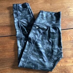 TRENDY camo patterned high waisted Fabletics leggings